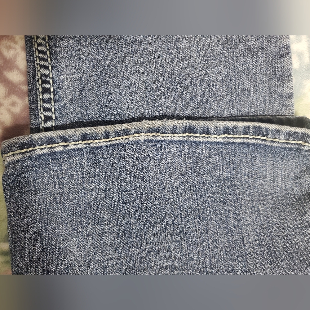 Silver Jeans Blue Boot Cut Denim with Vintage Wash - Picture 4 of 6